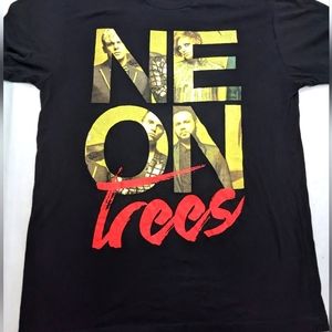 Neon Trees 04 Concert Tee Large.